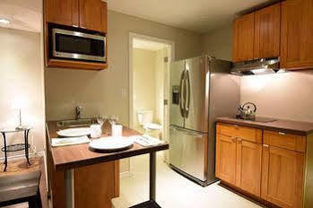 The Lion Inn & Suites Chetwynd Exteriör bild
